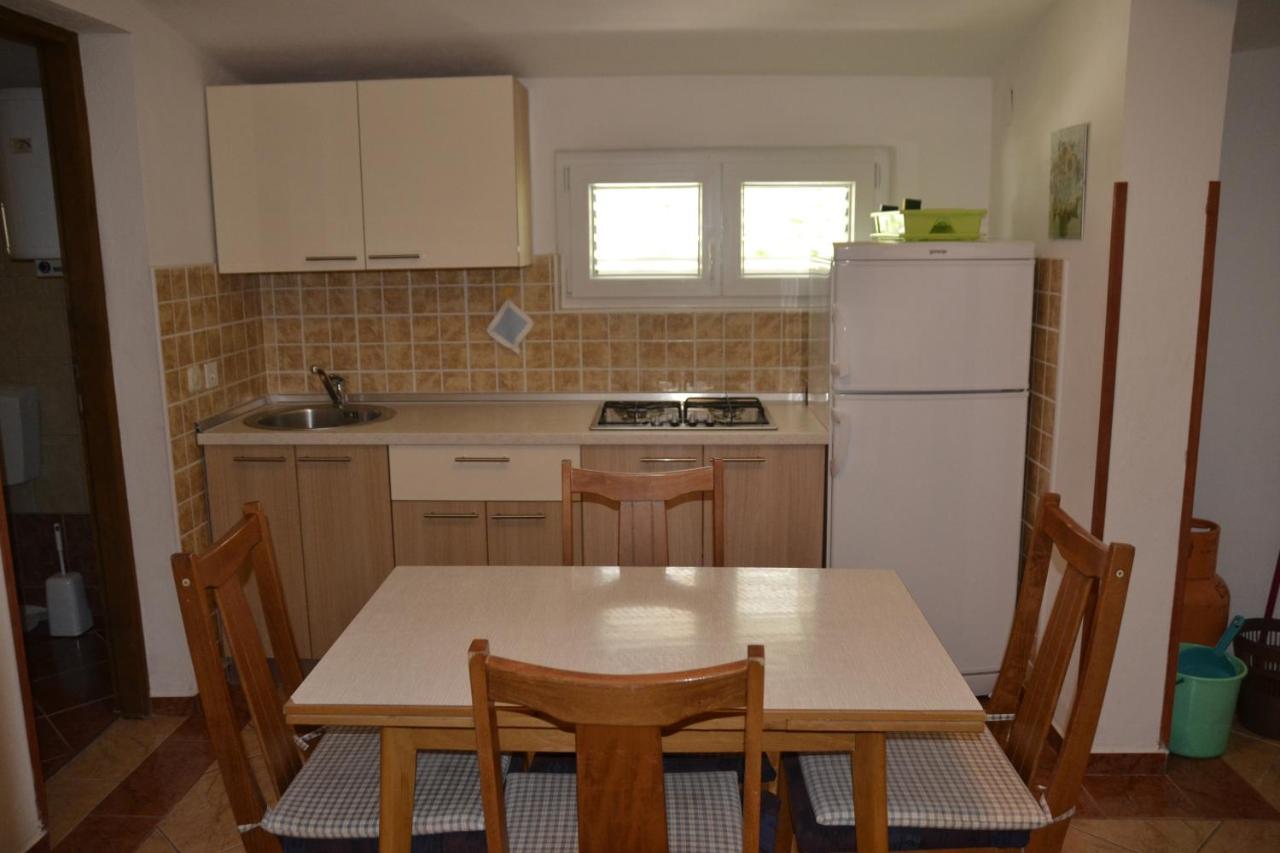 Apartments By The Sea Kustici, Pag - 6335 Zubovići Buitenkant foto